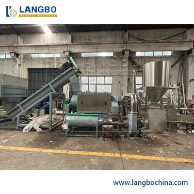 Línea de reciclaje de PET con capacidad de 300-5000 kg/H, tamaño de escamas de 14 mm y voltaje de 380 V para reciclaje de botellas de PET