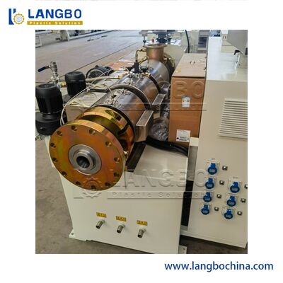 Línea de la protuberancia del perfil del PVC del certificado del CE con poder gemelo cónico del motor del extrusor de tornillo 37KW