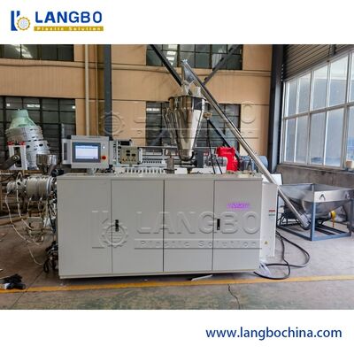 Línea de extrusión de tuberías de PVC de alta eficiencia y máquina automática de fabricación de tuberías para sistemas de agua, drenaje, riego, conductos y edificios