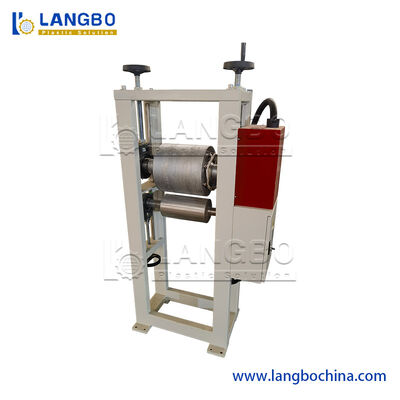 Máquina extrusora para fabricar perfiles de suelo, ventana, puerta, tarima, baldosas y molduras de madera plástica (WPC)