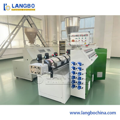 Línea de extrusión de panel decorativo acanalado de PVC | Sujeción estable y corte de precisión