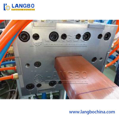 Máquina de cubierta WPC | Enfriamiento controlado para reducir la deformación de la tabla