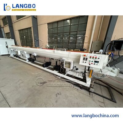 La máquina de fabricación de tuberías de PVC tiene una capacidad de producción de 20-630 mm
