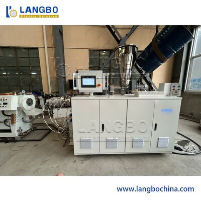 La máquina de fabricación de tuberías de PVC tiene una capacidad de producción de 20-630 mm