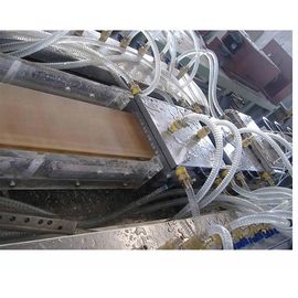 Línea de producción de extrusión de tablero compuesto para suelos de perfiles de madera de plástico profesional
