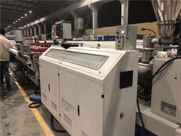 Línea de la protuberancia del tablero de la espuma del PVC de la corteza de los PP PE WPC del plástico/máquina/de producción cadena de la fabricación