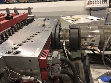 Compatibilidad con moldes de varios tamaños Extrusor de tablero de perfil de PVC PC Máquina de extrusión de chapa hueca
