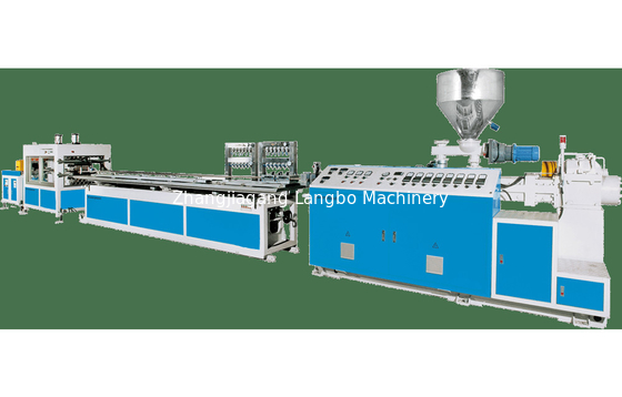 Máquina de extrusión de perfiles de revestimiento de madera de plástico WPC de alto rendimiento