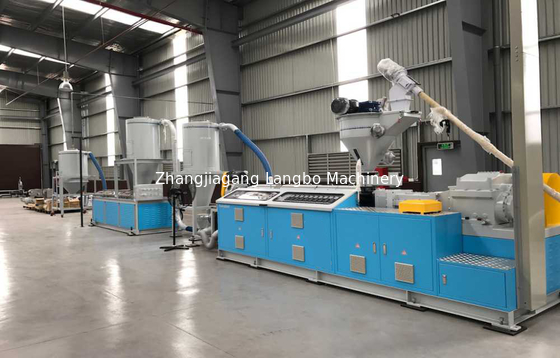 Línea gemela tablero 350KG/H de la protuberancia de la granulación del tornillo WPC del Decking
