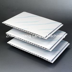 Línea cadena de la protuberancia del perfil del PVC de la resistencia de fuego de producción del panel de pared de 55KW WPC