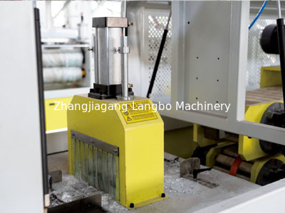 Extrusor de doble tornillo cónico automático de plástico WPC PVC panel de techo de madera contrachapada tablero/perfil de ventana/marco de puerta máquina de extrusión/línea de producción