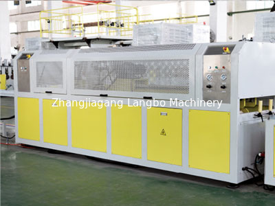 Decoración de interiores y exteriores Máquina para hacer paneles de WPC con flautas Máquina para hacer líneas de extrusión de paneles de pared WPC