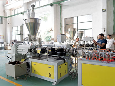 1180MM Línea de producción de placas de PVC con alto rendimiento