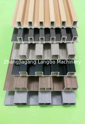 Decoración de interiores y exteriores Máquina para hacer paneles de WPC con flautas Máquina para hacer líneas de extrusión de paneles de pared WPC
