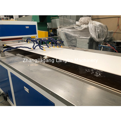Línea compuesta cadena de la protuberancia del perfil del PVC de producción ligera del panel de pared del tornillo gemelo